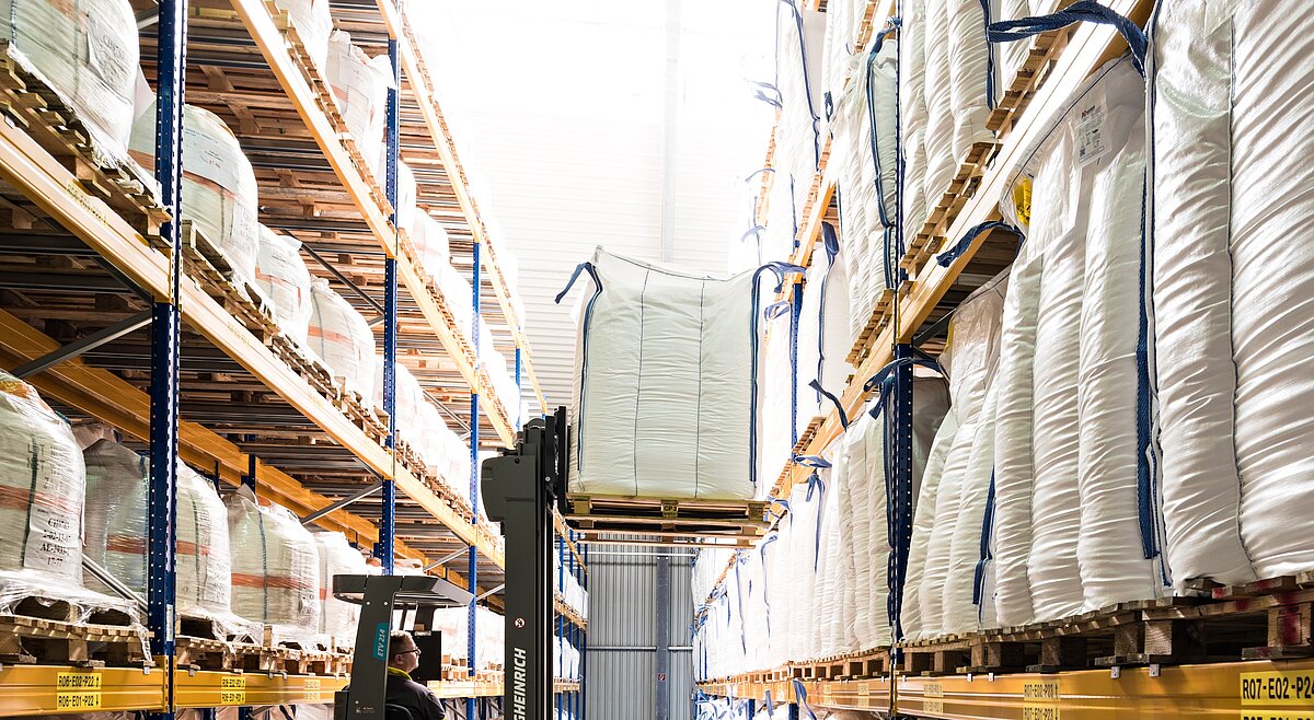 Logistics services in the chemical industry Logistics services in the chemical industry